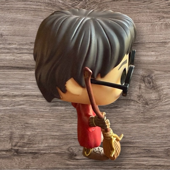 HARRY POTTER Pop! Quidditch Harry - Picture 5 of 6